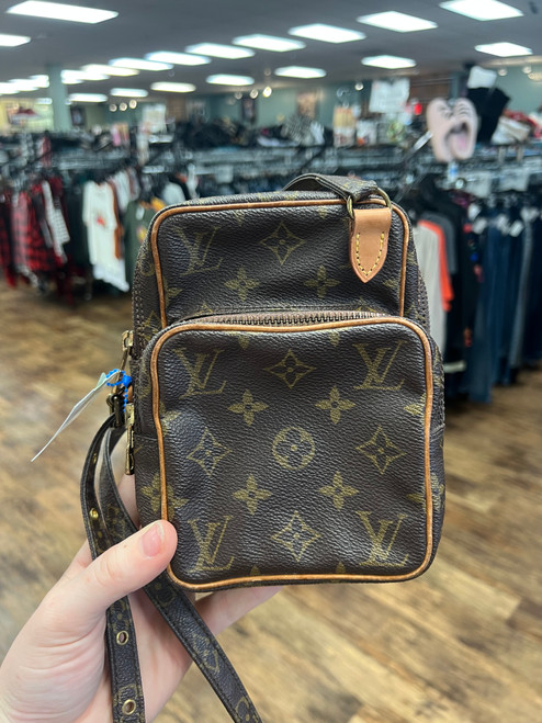 Used Louis Vuitton Large Leather Handbag 60076-S000794391 Vist Large View of Product Image Which is Used Louis Vuitton Large Leather Handbag
