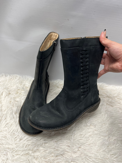 Vist Large View of Product Image Which is Used Ugg Australia Boots 8