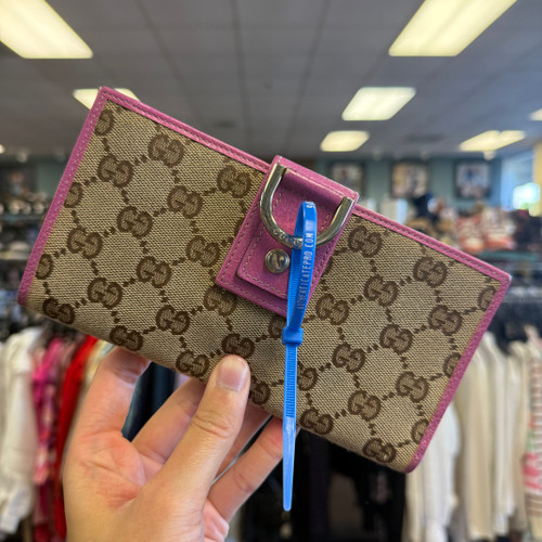 Vist Large View of Product Image Which is Used Gucci Leather Wallet