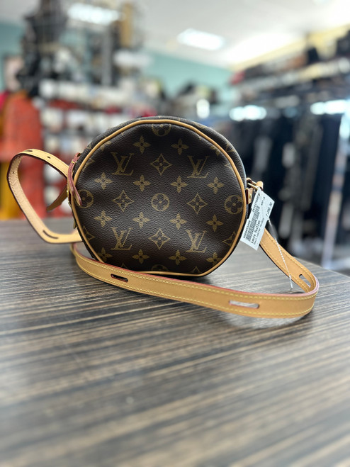 Used Louis Vuitton Small Leather Handbag 60032-S000653459 Vist Large View of Product Image Which is Used Louis Vuitton Small Leather Handbag