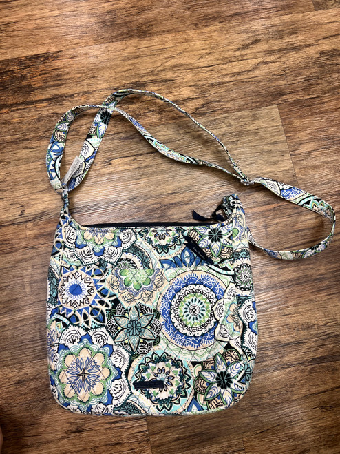 Used Vera Bradley Large Handbag 60076-S000795148 Vist Large View of Product Image Which is Used Vera Bradley Large Handbag
