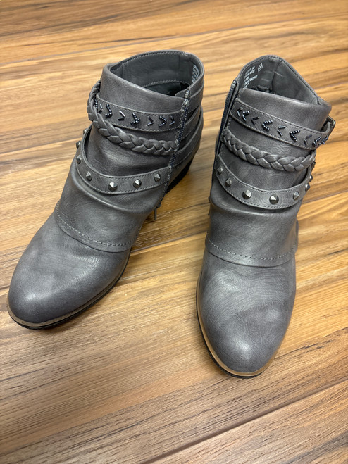 Vist Large View of Product Image Which is Used Unbranded Ankle Boots 10