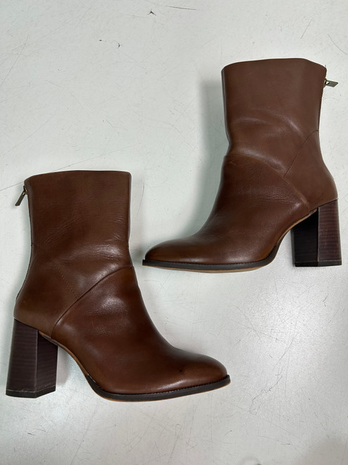 Used Lucky Brand Ankle Boots 8.5 60060-S000608060 Vist Large View of Product Image Which is Used Lucky Brand Ankle Boots 8.5