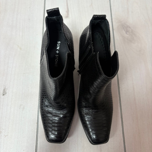 Used Unbranded Low Heels 8 60093-S000371602 Vist Large View of Product Image Which is Used Unbranded Low Heels 8