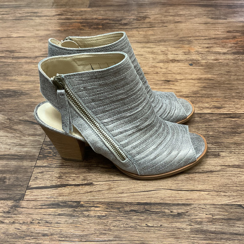 Vist Large View of Product Image Which is Used Paul Green Low Heels 7.5