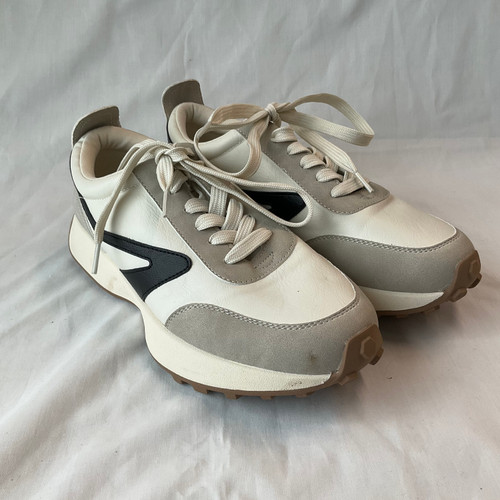 Used Dolce Vita Casual Shoes 9.5 60045-S000785798 Vist Large View of Product Image Which is Used Dolce Vita Casual Shoes 9.5