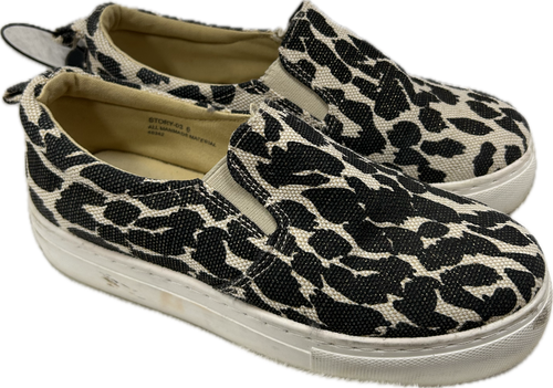 Vist Large View of Product Image Which is Used Bamboo Casual Shoes 6