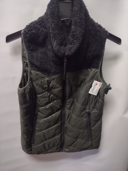 Vist Large View of Product Image Which is Used Zella Lightweight Vest S-4/6