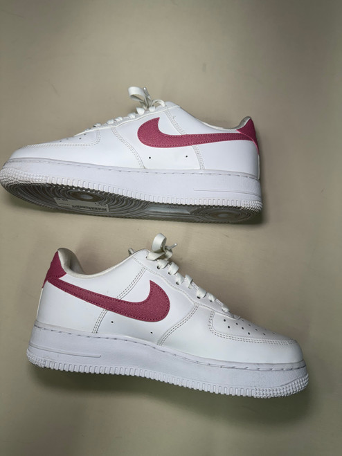 Vist Large View of Product Image Which is Used Nike Performance Shoes 9