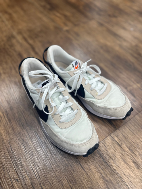 Used Nike Performance Shoes 8 60032-S000654125 Vist Large View of Product Image Which is Used Nike Performance Shoes 8