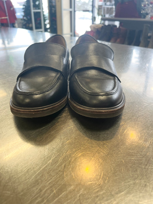 Vist Large View of Product Image Which is Used Crown Vintage Flats 9