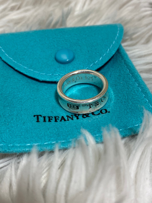 Vist Large View of Product Image Which is Used Tiffany & Co. Ring