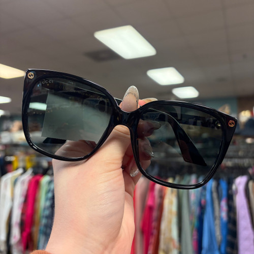 Used Gucci Sunglasses 60129-S000523709 Vist Large View of Product Image Which is Used Gucci Sunglasses