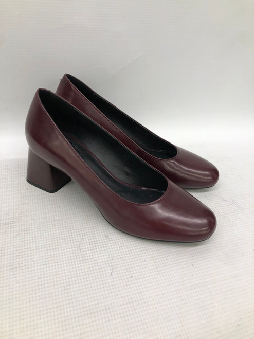Vist Large View of Product Image Which is Used Geox Low Heels 7.5