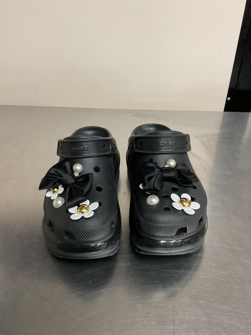 Used Crocs Clogs 7 60004-S000635947 Vist Large View of Product Image Which is Used Crocs Clogs 7