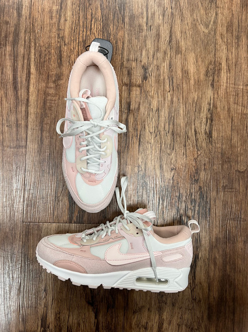 Used Nike Performance Shoes 8 60043-S000898687 Vist Large View of Product Image Which is Used Nike Performance Shoes 8