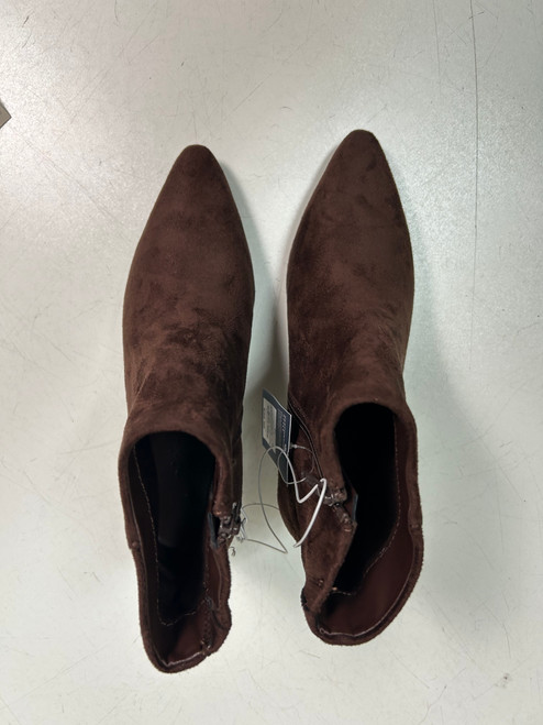 Used Universal Threads Ankle Boots 7.5 60060-S000609741 Vist Large View of Product Image Which is Used Universal Threads Ankle Boots 7.5