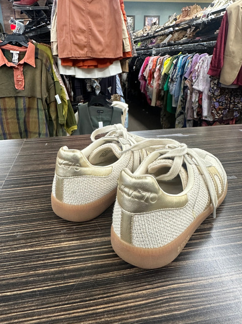 Used Unbranded Casual Shoes 6 60031-S000788358 Vist Large View of Product Image Which is Used Unbranded Casual Shoes 6