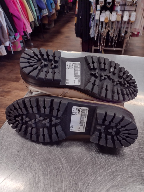 Used Madewell Ankle Boots 8.5 60112-S000428309 Vist Large View of Product Image Which is Used Madewell Ankle Boots 8.5