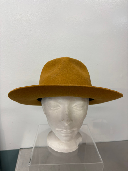 Used GIGI PIP Winter Hat XL 16/33 60130-S000229638 Vist Large View of Product Image Which is Used GIGI PIP Winter Hat XL 16/33