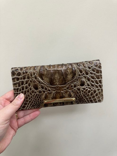 Used Brahmin Leather Wallet 60032-S000655609 Vist Large View of Product Image Which is Used Brahmin Leather Wallet