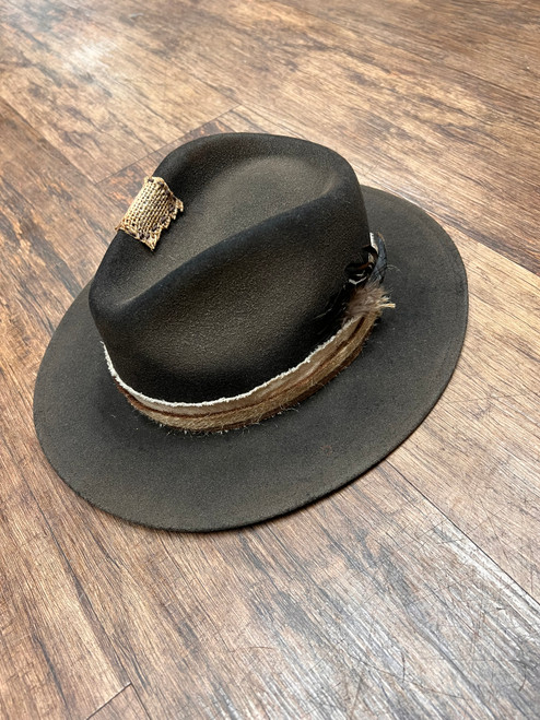 Used Unbranded Winter Hat XS 0-2/25-26 60043-S000899958 Vist Large View of Product Image Which is Used Unbranded Winter Hat XS 0-2/25-26