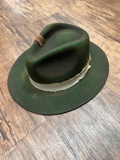 Used Unbranded Winter Hat XS 0-2/25-26 60043-S000899961 Vist Large View of Product Image Which is Used Unbranded Winter Hat XS 0-2/25-26