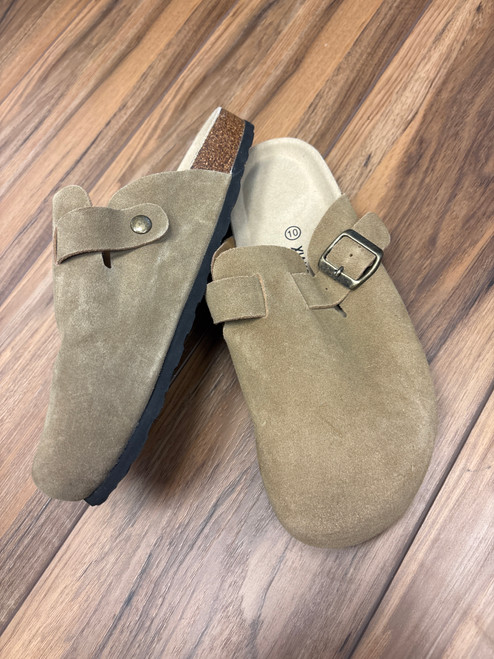 Vist Large View of Product Image Which is Used Unbranded Clogs 10