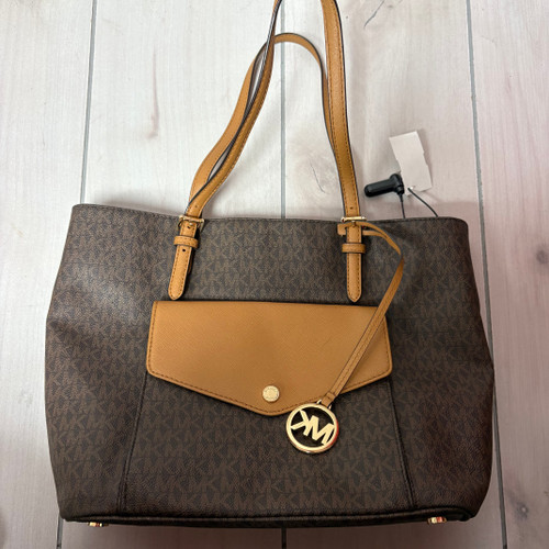 Vist Large View of Product Image Which is Used Michael Kors Xlarge Leather Handbag