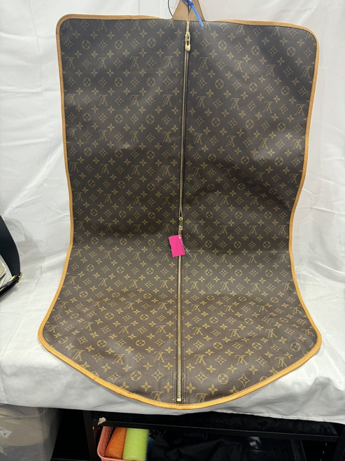Vist Large View of Product Image Which is Used Louis Vuitton Garment Bag