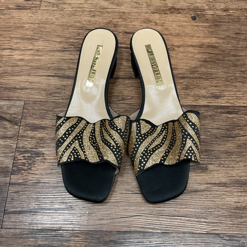 Vist Large View of Product Image Which is Used Vero Cuoio Low Heels 8.5