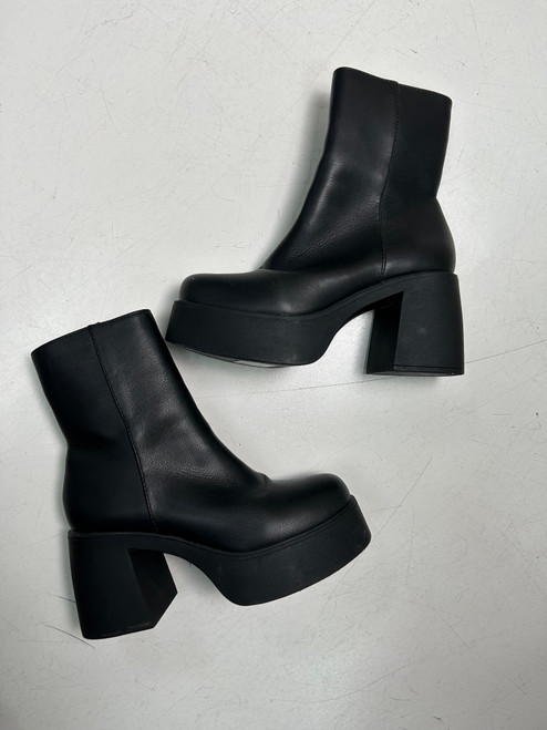 Vist Large View of Product Image Which is Used Unbranded Ankle Boots 8.5
