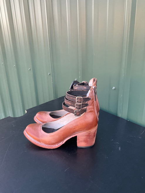 Vist Large View of Product Image Which is Used Free Bird Clogs 7