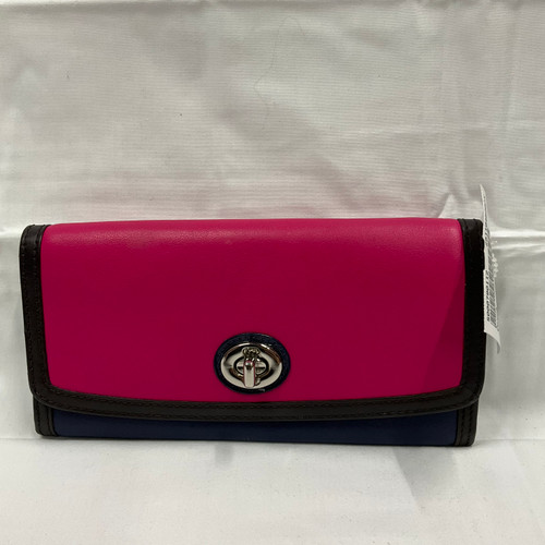 Vist Large View of Product Image Which is Used Coach Leather Wristlet