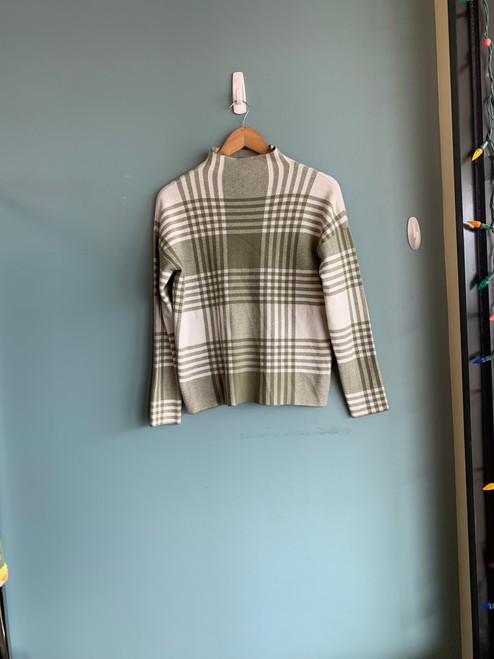 Vist Large View of Product Image Which is Used Max Studio Lightweight Sweater M-8/10