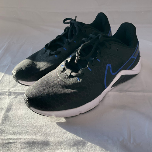 Vist Large View of Product Image Which is Used Nike Performance Shoes 6