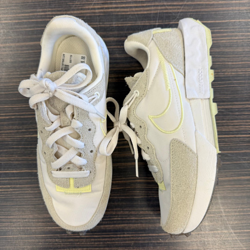 Vist Large View of Product Image Which is Used Nike Performance Shoes 6