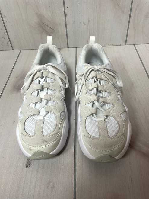 Vist Large View of Product Image Which is Used Nike Performance Shoes 8