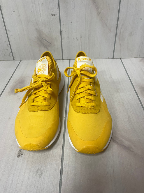 Vist Large View of Product Image Which is Used Reebok Performance Shoes 10