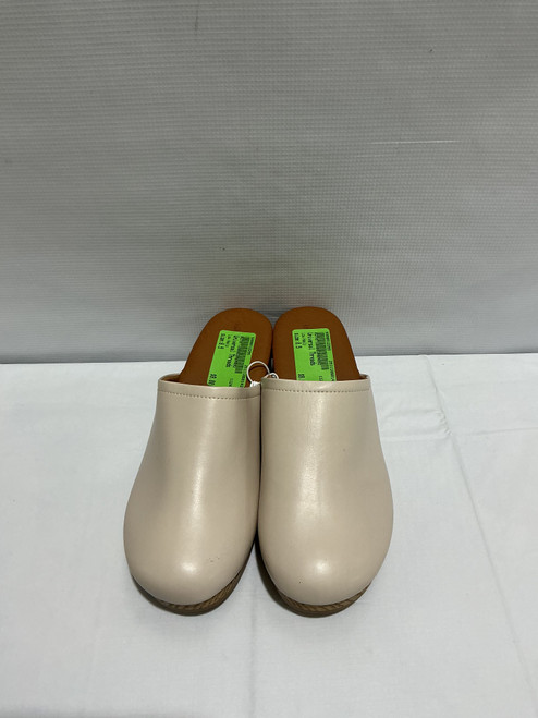 Vist Large View of Product Image Which is Used Universal Threads Low Heels 8.5