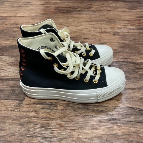 Vist Large View of Product Image Which is Used Converse Casual Shoes 6.5