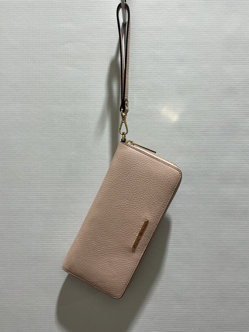 Vist Large View of Product Image Which is Used Michael Michael Kors Wallet