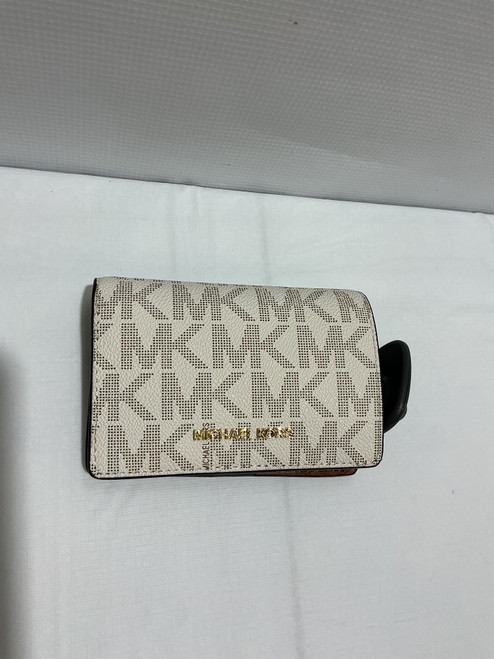 Vist Large View of Product Image Which is Used Michael Michael Kors Wallet