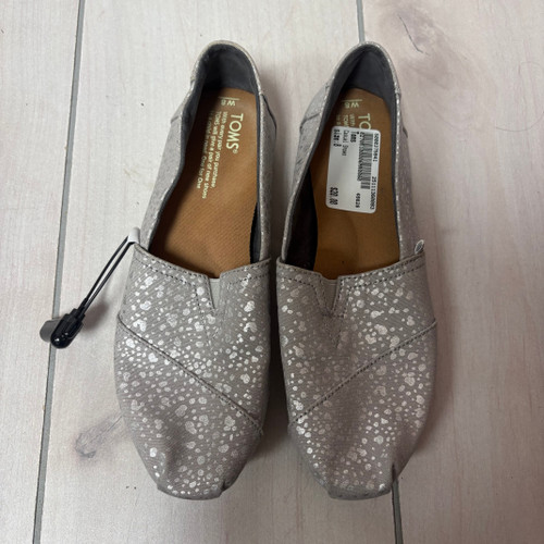 Vist Large View of Product Image Which is Used Toms Casual Shoes 8