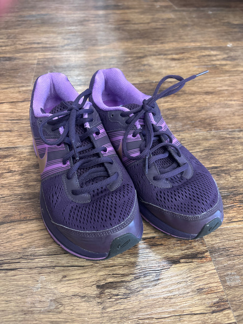 Vist Large View of Product Image Which is Used Nike Performance Shoes 8