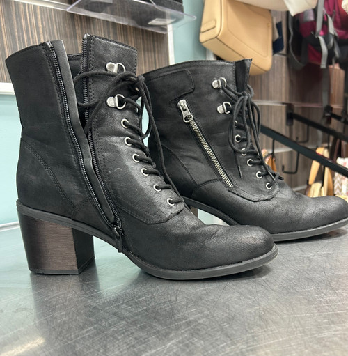 Vist Large View of Product Image Which is Used White Mountain Ankle Boots 11