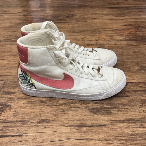 Vist Large View of Product Image Which is Used Nike Casual Shoes 7.5