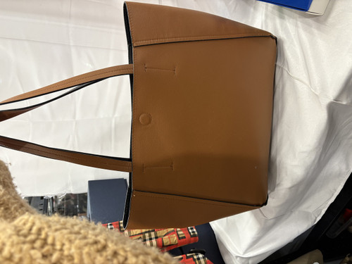 Vist Large View of Product Image Which is Used Unbranded Large Leather Handbag