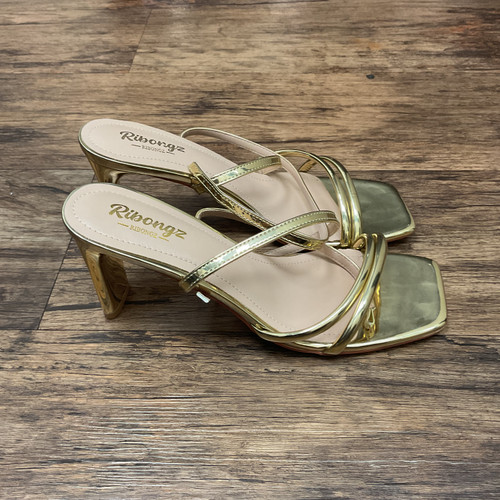 Vist Large View of Product Image Which is Used Ribongz Low Heels 9