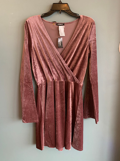 Vist Large View of Product Image Which is Used Express Short Dress F M-8/10